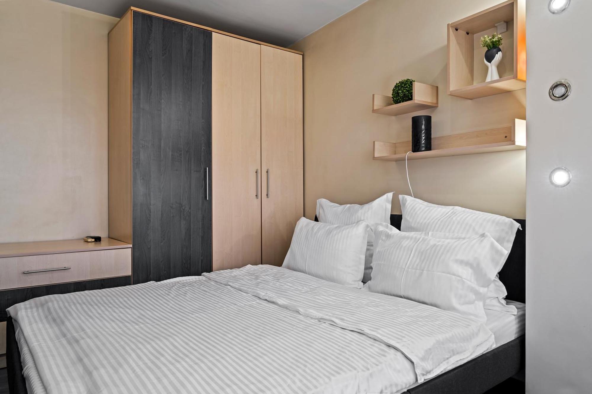4 Rooms Unirii 47 Букурещ Екстериор снимка